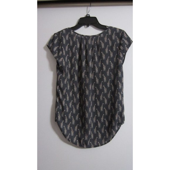 H&M Conscious 2 Giraffe Animal Print Shirt - Picture 4 of 5